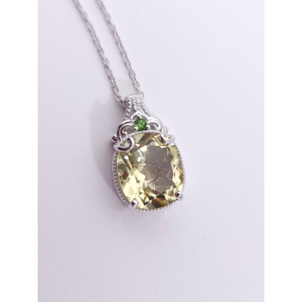 Ouro Verde Quartz 6.8 Carats and Chrome Diopside Pendant Necklace